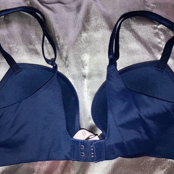 Victoria’s Secret Matching Bra & Panty Set - Picture 5 of 9